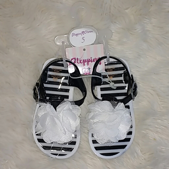 STEPPING STONES BLACK & WHITE STRIPED STRAPPY BABY JELLY SANDALS SIZE 5 - Picture 2 of 9